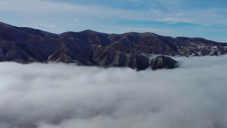 新疆巴音布鲁克草原再现云海奇观