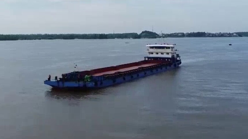 三峡水库九孔泄洪 长江岳阳段实施临时交通管制