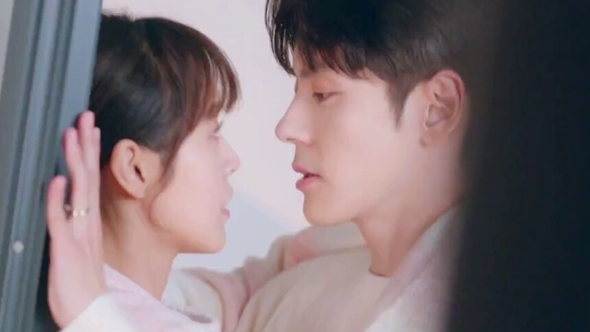 张佳宁魏哲鸣办公室隐婚！白天职场上司，下班闪变老公！