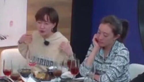 往季回顾：焦俊艳朋友聚会聊人生角色的多样性