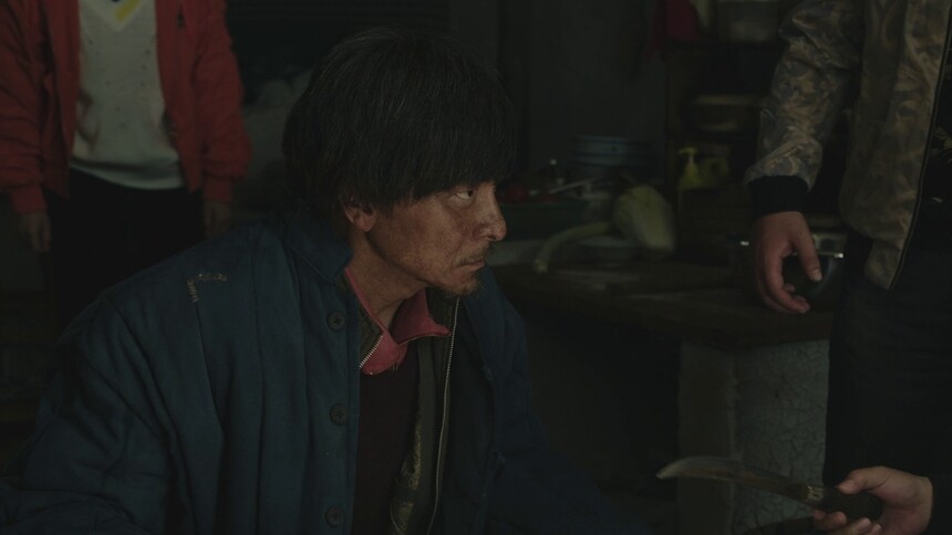 刘伟驰被迫吞碎玻璃