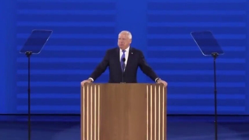 沃尔兹正式接受民主党副总统候选人提名