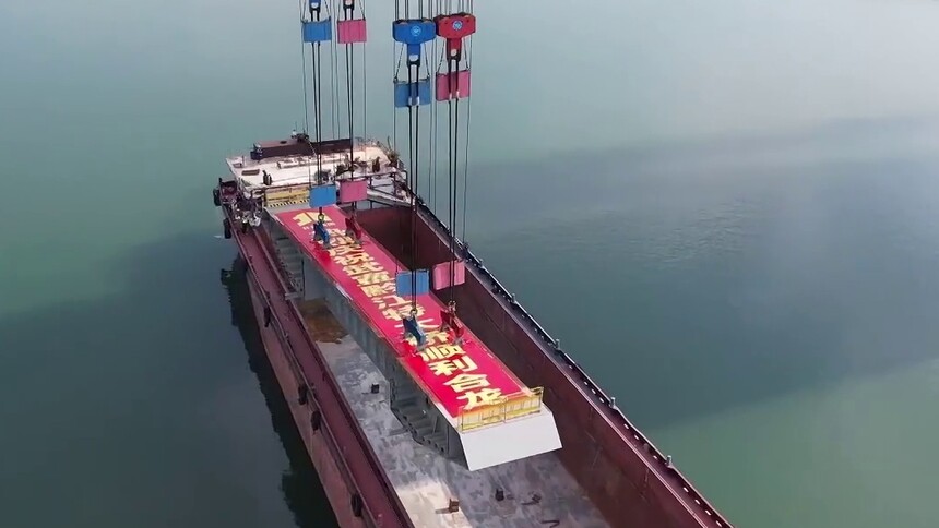 广西武宣黔江特大桥顺利合龙 武忻高速通车按下“加速键”