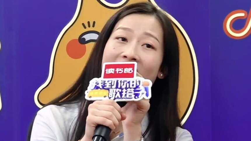 音乐老师深情演唱《野子》 歌搭团沉浸式听“演唱会”