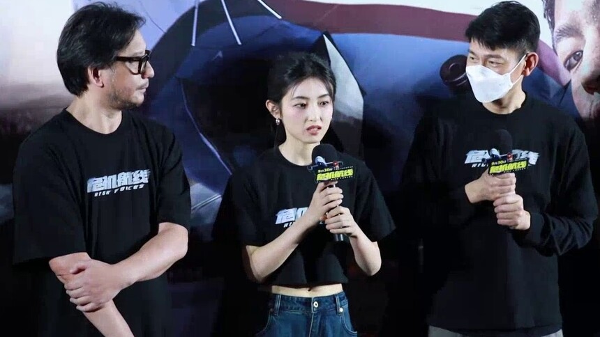 《危机航线》首映 刘德华刘涛张子枫上演一家三口