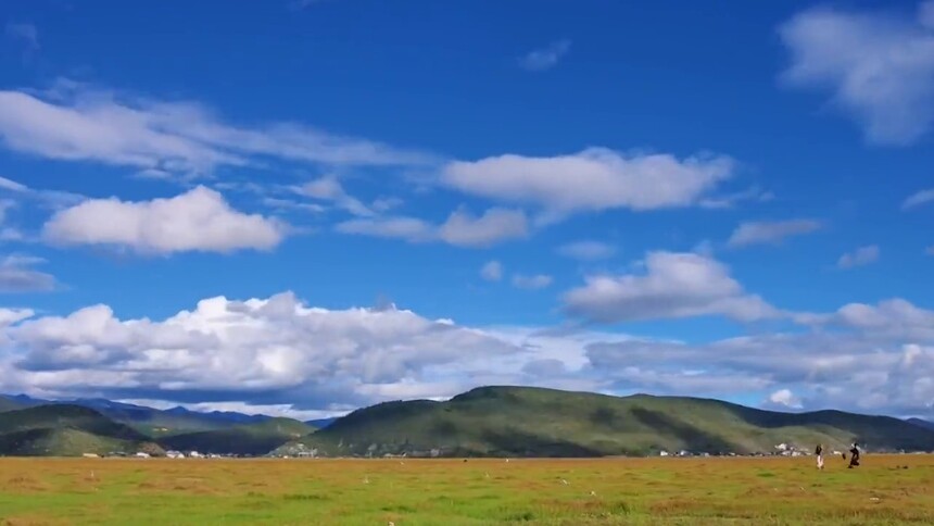 云南香格里拉：纳帕海秋日美景迎客来