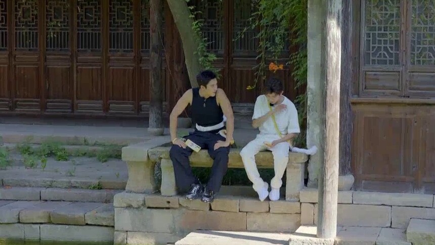 彩蛋：王源韩东君研究躲藏技巧