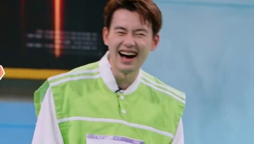 王昶用平底锅打羽毛球