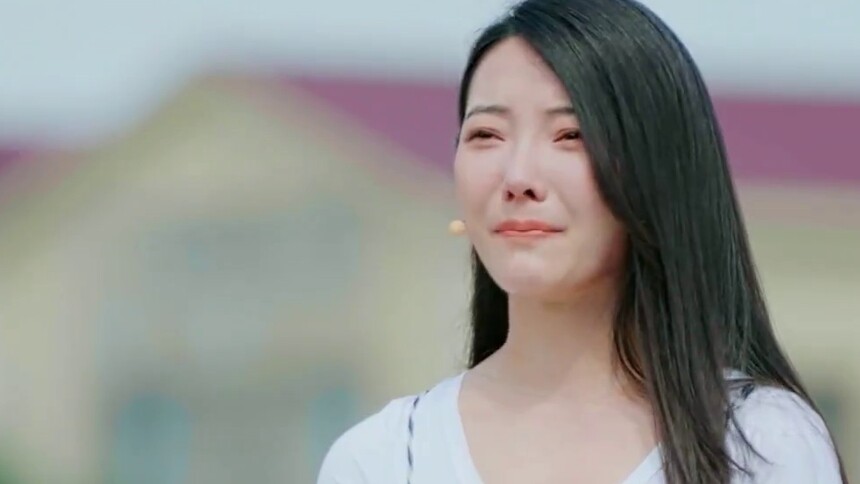 生活朝她扔泥巴 她把泥巴开成花儿