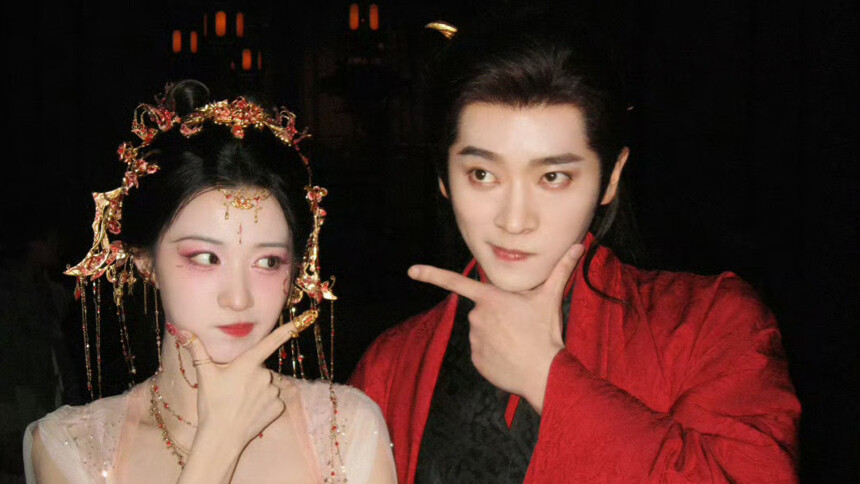 丞磊王楚然发文告别《成何体统》 真情流露诚意满满