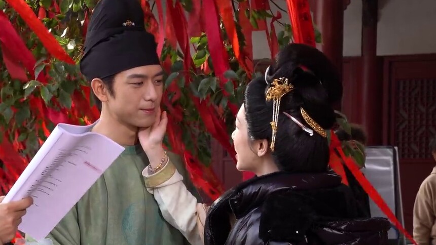 《锦绣芳华》花絮：何惟芳维护蒋长扬“红”运当头情投意合