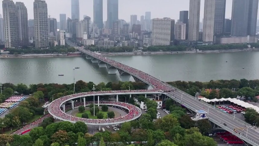 参赛人数3.5万人！长沙银行·长沙马拉松10月26日开跑：赛道优化直线更长 总奖金达217.2万元