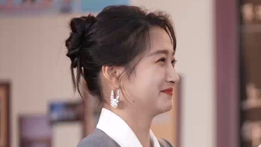 关晓彤李昀锐对视挑战2秒破功