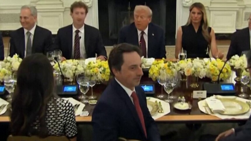 特朗普：这将成为你政治生涯的起点 扎克伯格：？？？勿cue我