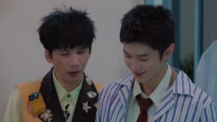 陈哲远化身密室抽象画手