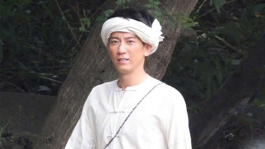 王子奇《红舞鞋》最新路透 片场认真研读剧本