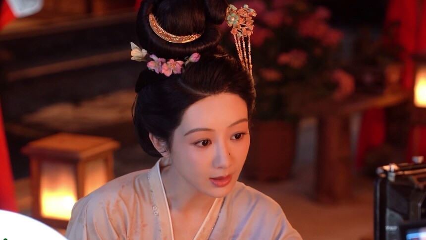 《国色芳华》花絮：何惟芳对蒋君说你怎么笑成李现了