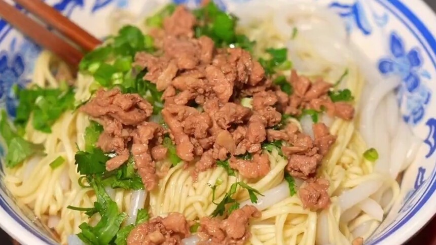湘味年夜范儿 粉面二合一是多少洪江人的“独家记忆”？过年回家怎么能不去回味这一口家乡的味道？