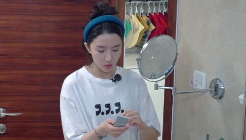 看苏晓彤化妆得开加速包！苏晓彤的世界有自己的时间