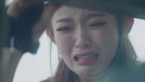 罗予彤试图克服恐高崩溃大哭 李艺彤张小婉暖心安慰