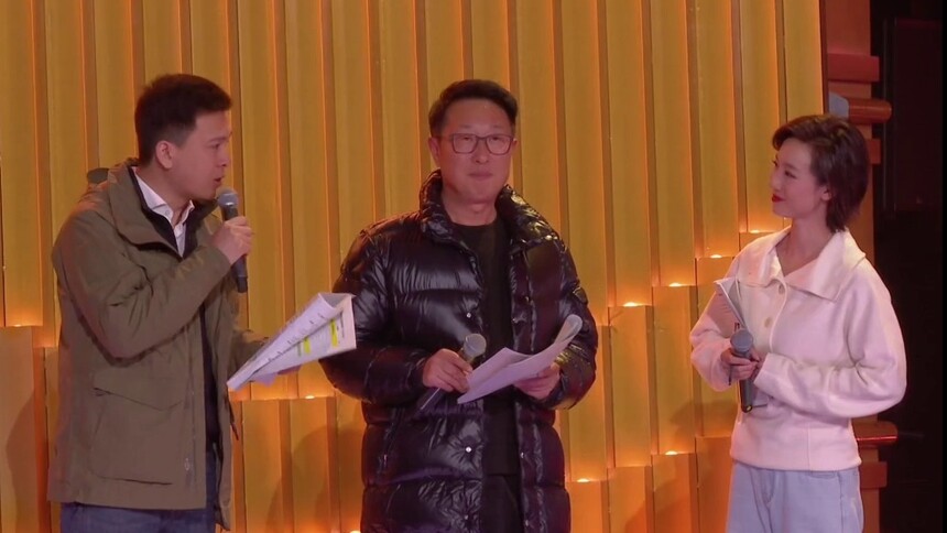 默契搭档，风采卓然！李杨薇、林永健、魏哲浩三位串讲人从容执麦，妙语不断！2025中国广电视听精品之夜的舞台，看他们如何以精准的串词，衔接这场精彩纷呈的视听盛宴。