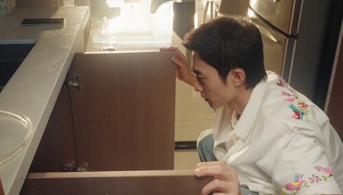 《红石榴餐厅》花絮：明亮是在修水管还是在洗脸