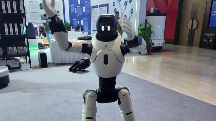 提前探访2025世界计算大会创新成果展 各式“人形队友”展出