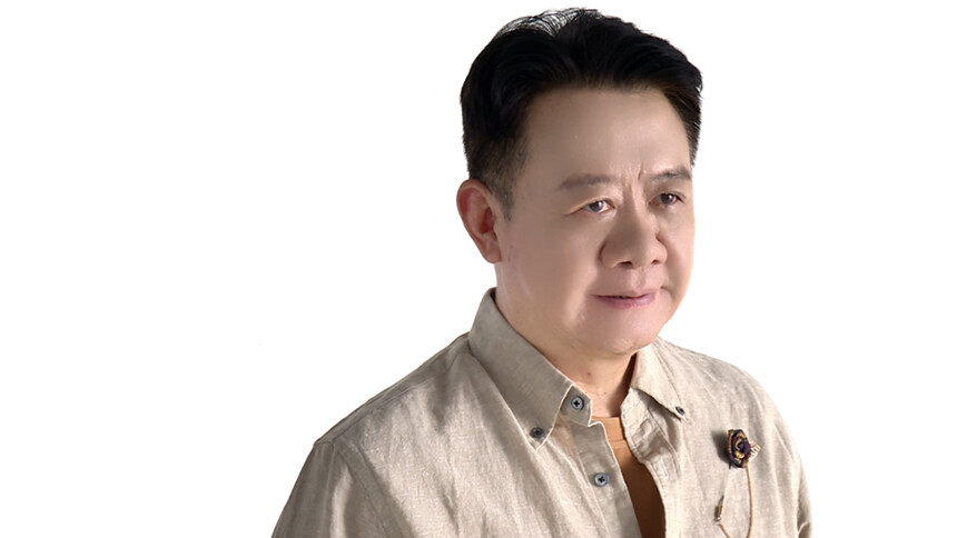 《再见爱人5》海报侧拍：刘擎目光如炬温文尔雅