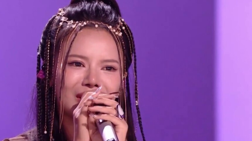 生特吾姬比赢金钟奖第一名爆哭 评审连连称赞 那英直给华晨宇难选