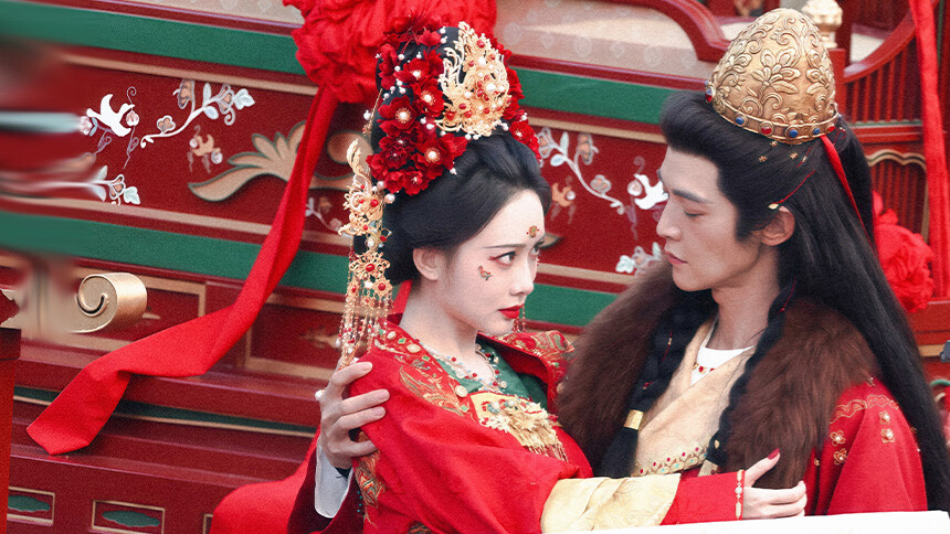 孟子义《尚公主》红衣哭戏路透 神情悲伤破碎感十足