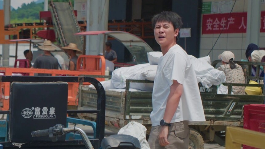 《乌蒙深处》第21集看点：月亮凤碧成功举办第一场村秀麻青蒿为表决心干苦力