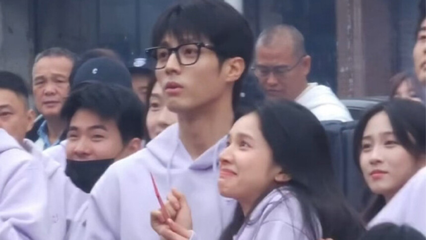 张婧仪陈靖可《致我那菜市场的白月光》开机 同框互动CP感强