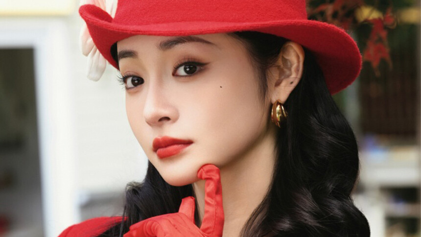 周洁琼分享生日写真 红装明艳复古感拉满