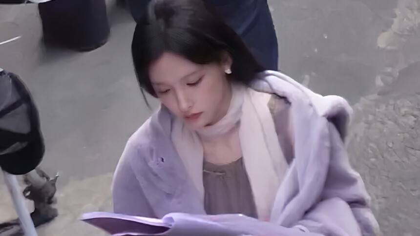 程潇《海岛舒服日志》路透 复古格调造型吸睛