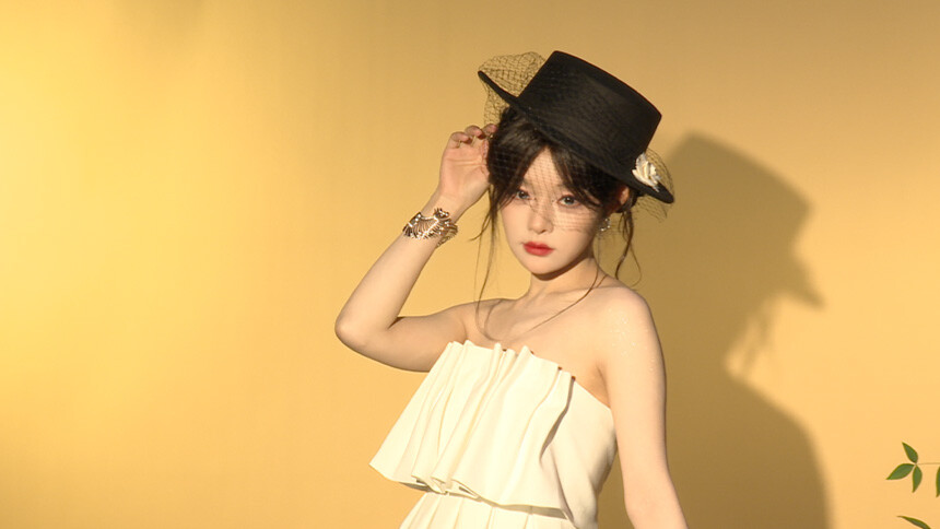 《声生不息·华流季》独家侧拍：黄霄雲曼妙造型自在随性