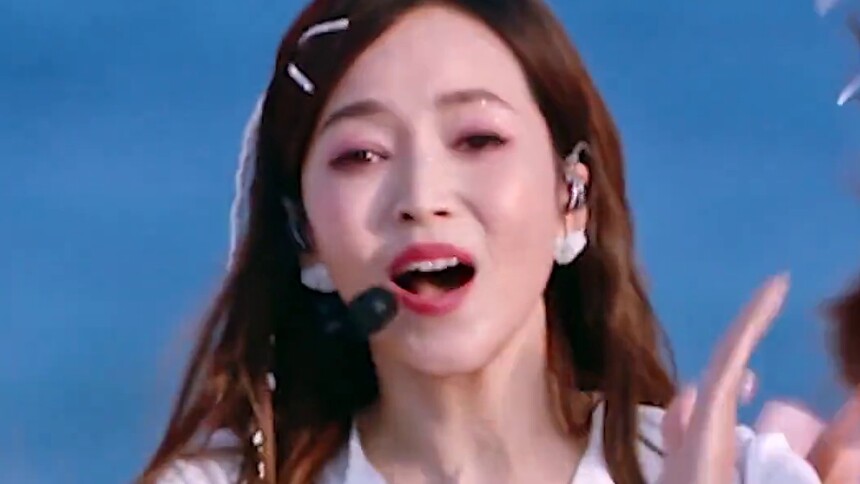 侯佩岑/邓萃雯/管乐《爱的就是你》心动直拍