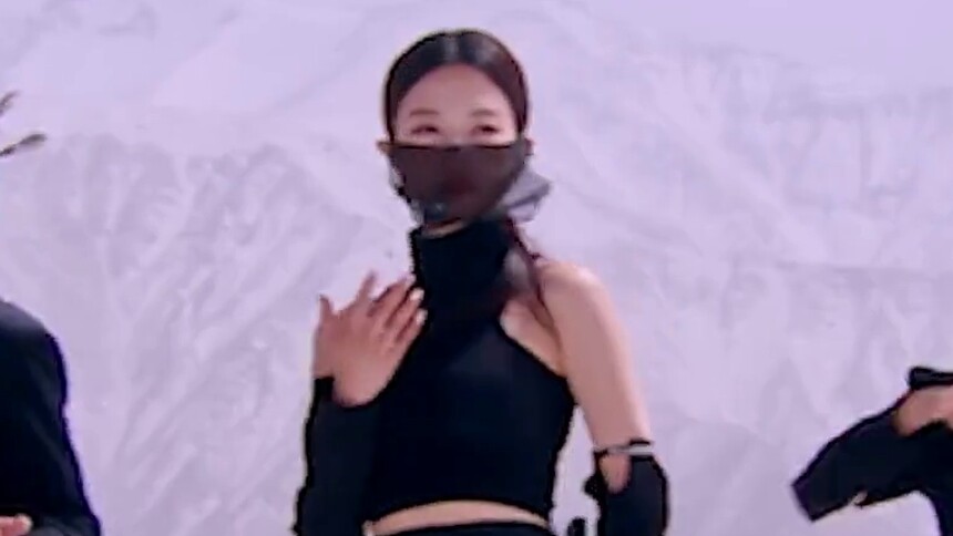 李晟/黄英/吴宣仪/马吟吟《隐》心动直拍