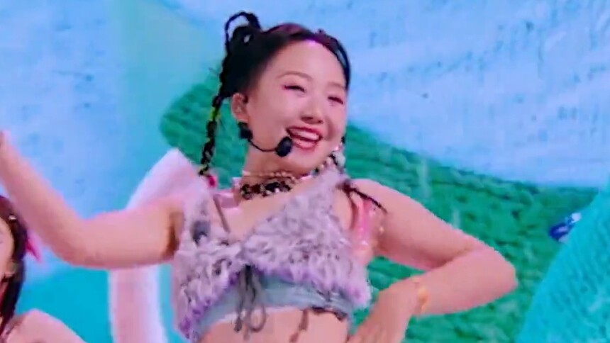 宋妍霏/罗予彤/马吟吟/张小婉/李嘉琦/曹颖《OH LA LA LA》心动直拍