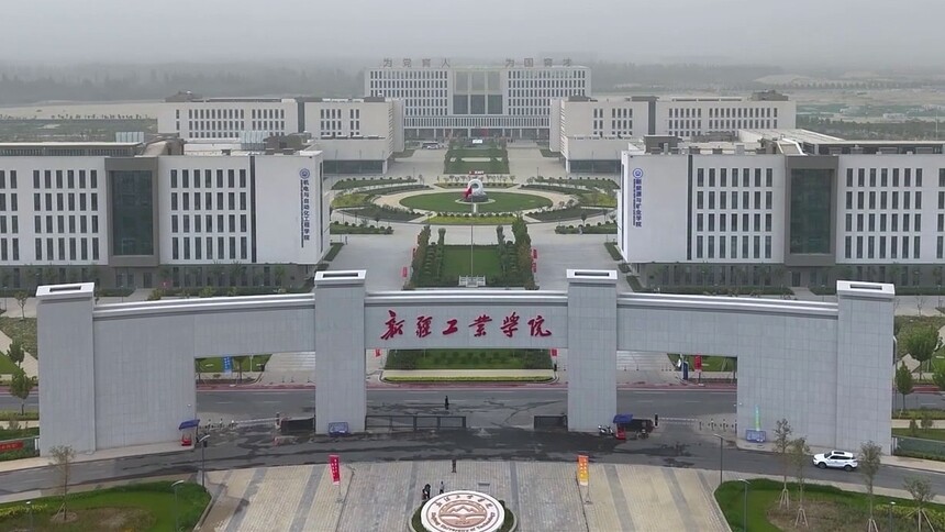 大漠起学府 奇迹是怎样炼成的？