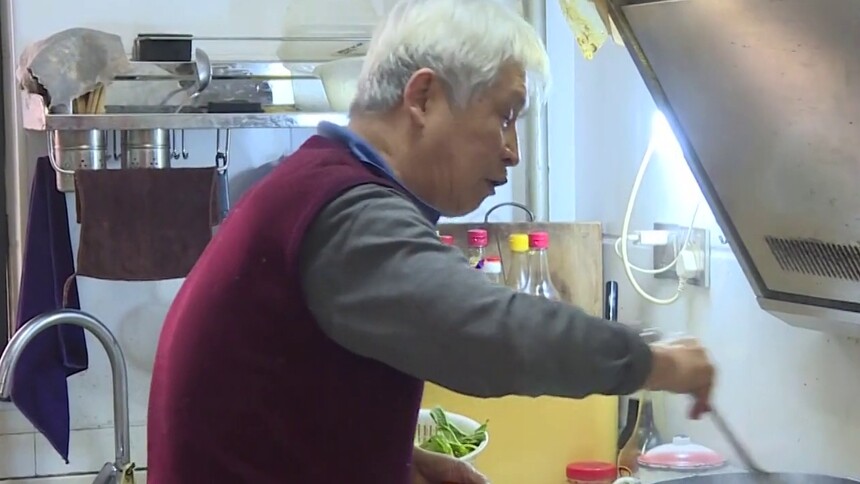 七旬老人沉迷健康讲座 长沙市监上门核查 几千元购买三七口服液 只是普通食品