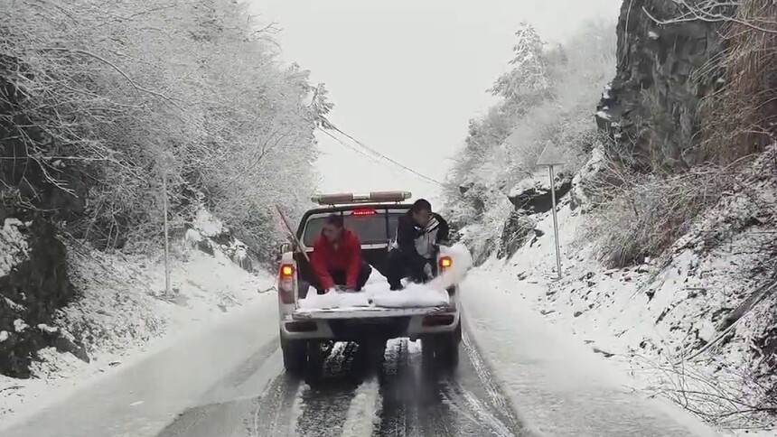 湘西北高海拔地区降下大雪