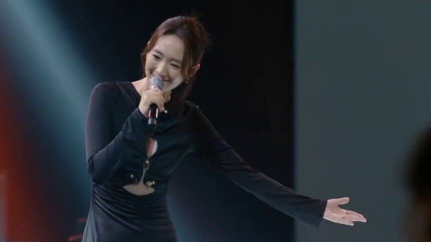 王焱临时充当主持人 王灵均看到姐姐眼前一亮