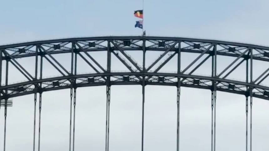 澳大利亚举行全国哀悼 悼念邦迪海滩恐袭遇难者