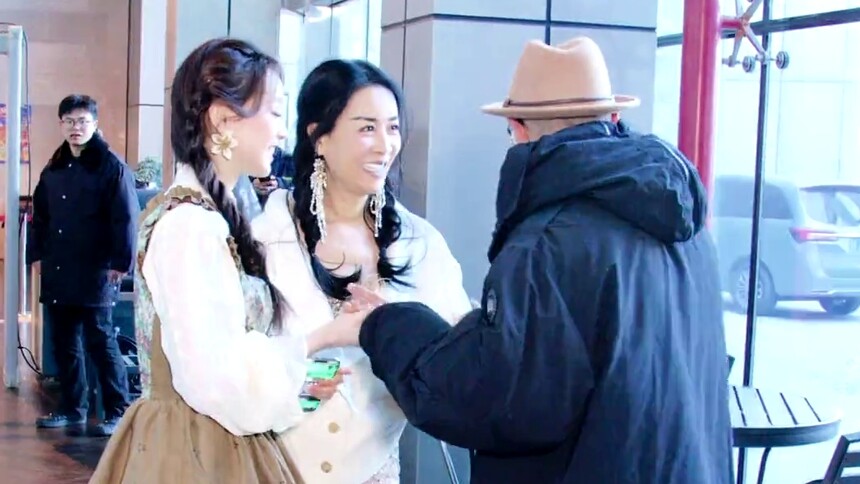 那英龚俊张雅琪穆穆网络视听盛典路透 花少团重聚送祝福！