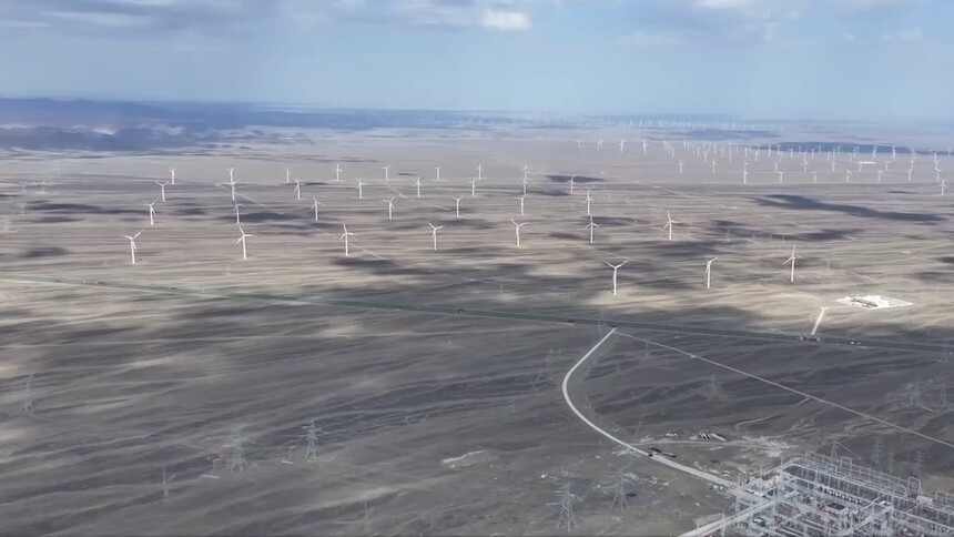 新疆打造发展“绿色底座” 新能源装机占比达64%