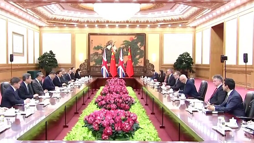 习近平会见英国首相斯塔默