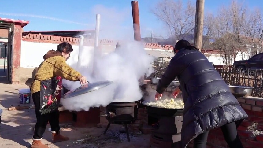 千城百县看中国｜内蒙古：一锅烟火气