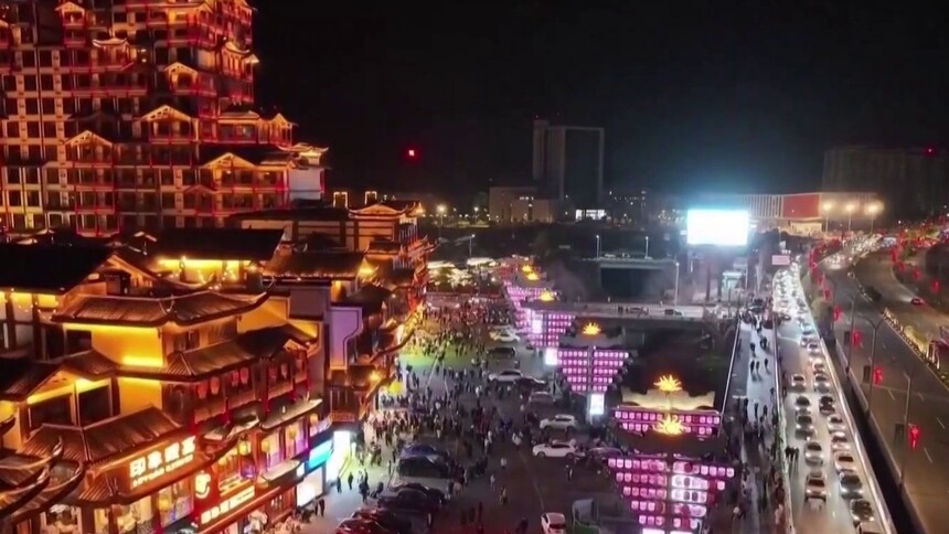 万马奔腾闹新春 点亮潇湘夜 文旅焕新颜