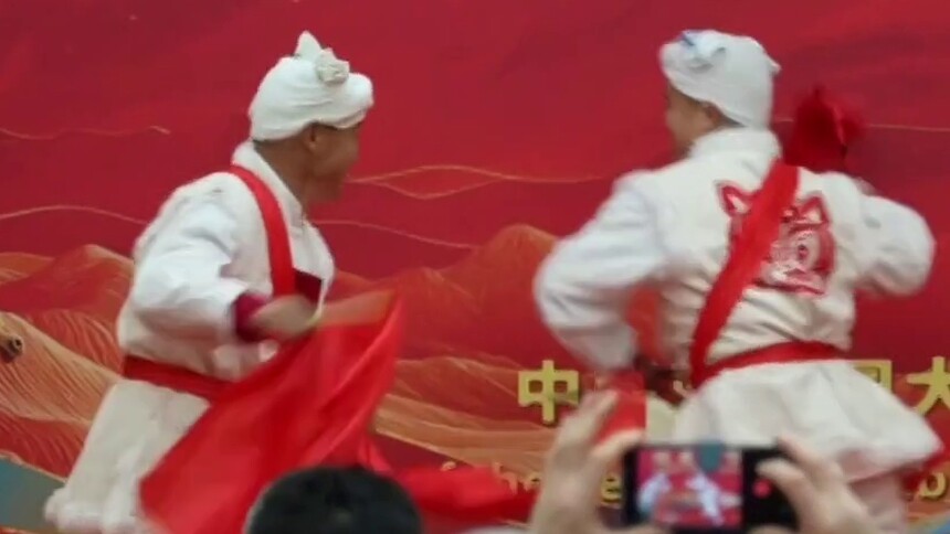 一线VLOG｜这个英国“大家庭”在中国驻英大使馆过年