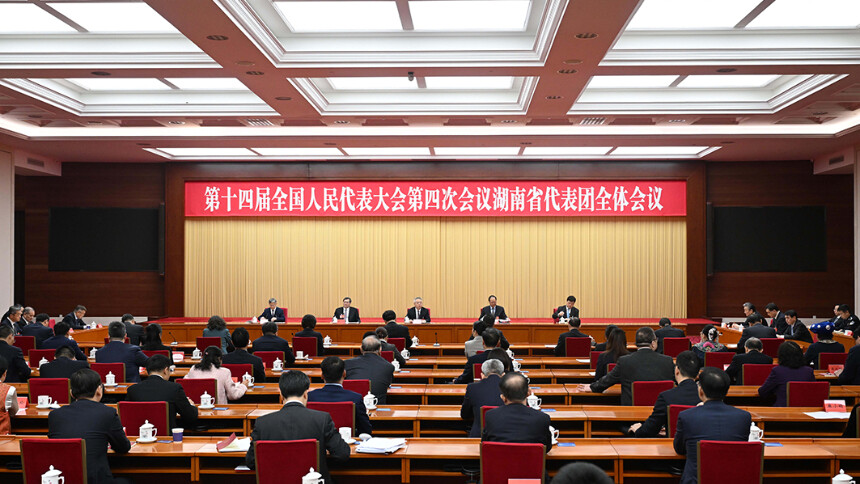 湖南代表团举行分组会议和第六次全体会议 审议三个决议草案和有关决定草案 总结代表团工作 沈晓明主持并讲话 毛伟明出席